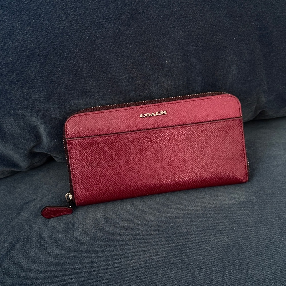 COACH New York Slim Wallet‎ in Burgundy Color